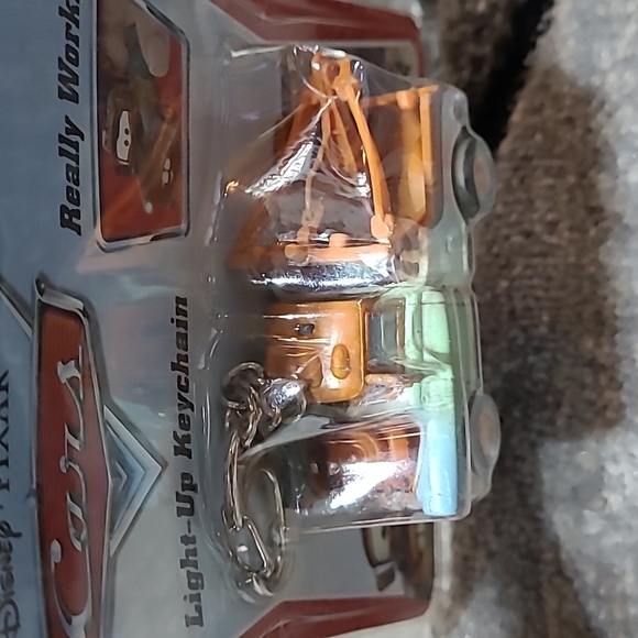 Disney Pixar Cars Mater Light-up Keychain 2006 - Picture 6 of 16